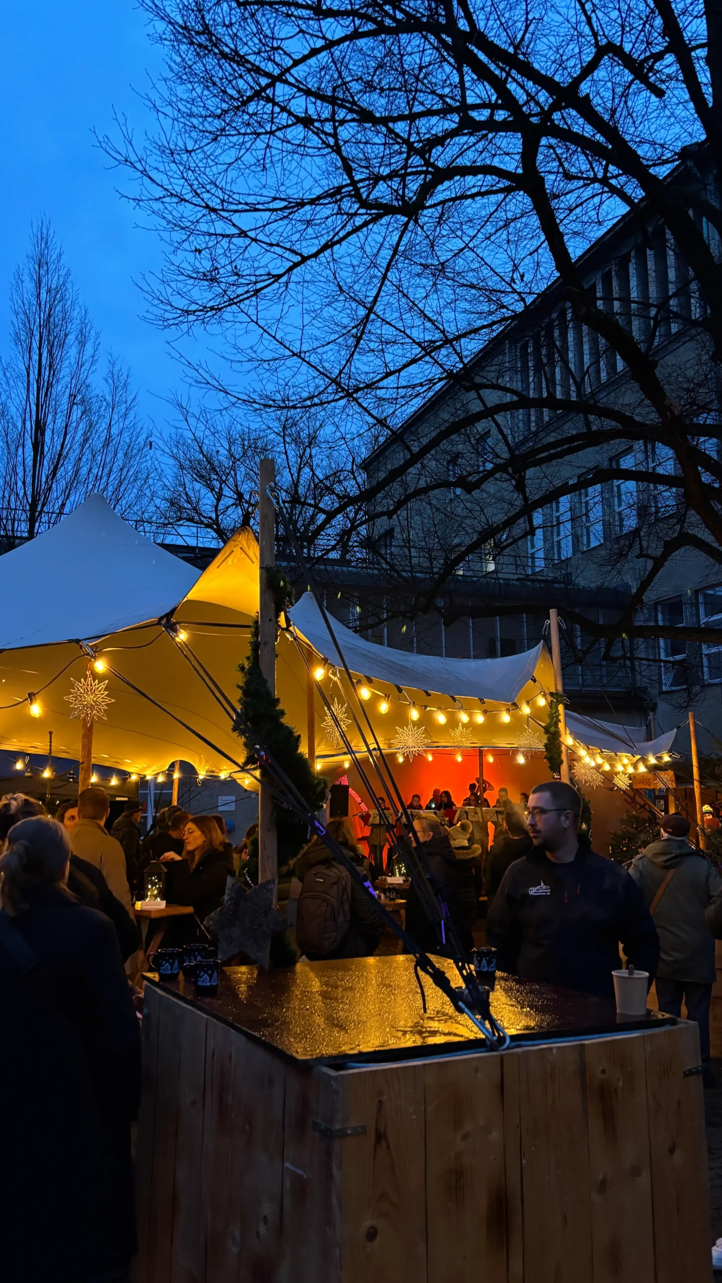 Posthof Gesamtaufnahme abends