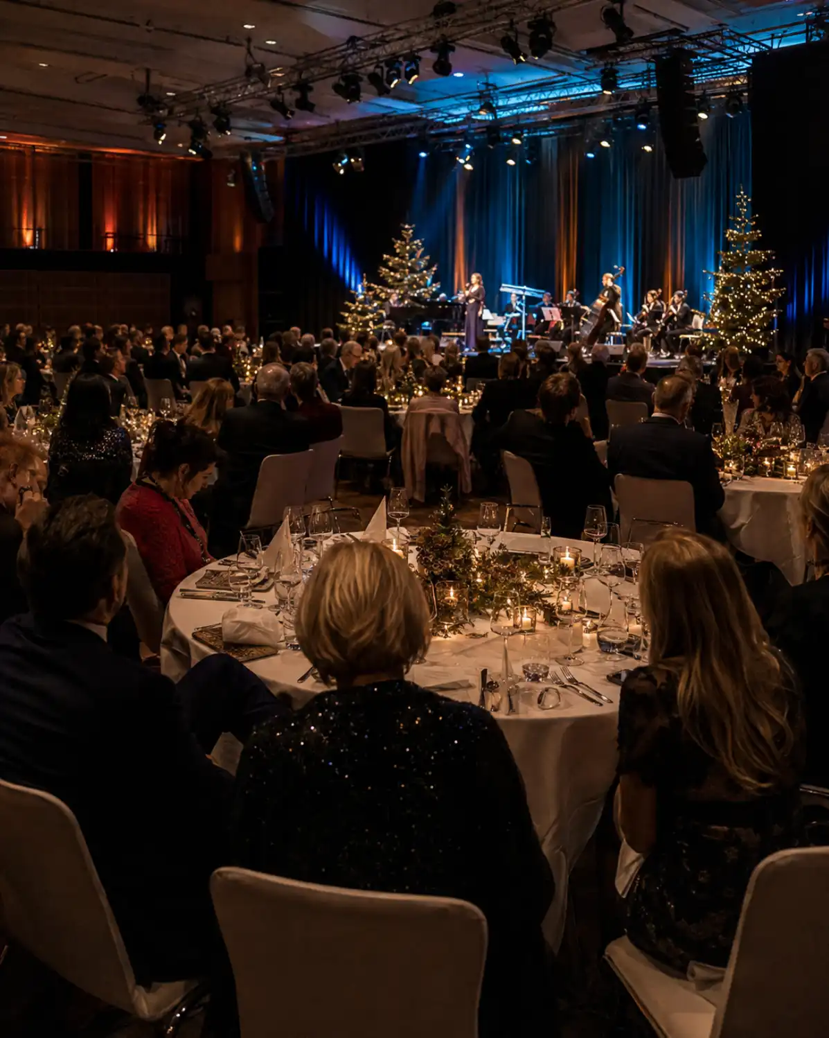 Große Firmenweihnachtsgala mit Live-Orchester, Dinner und Afterparty